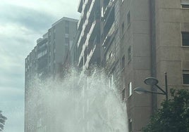 Reventón en una cañería en la avenida Primado Reig.