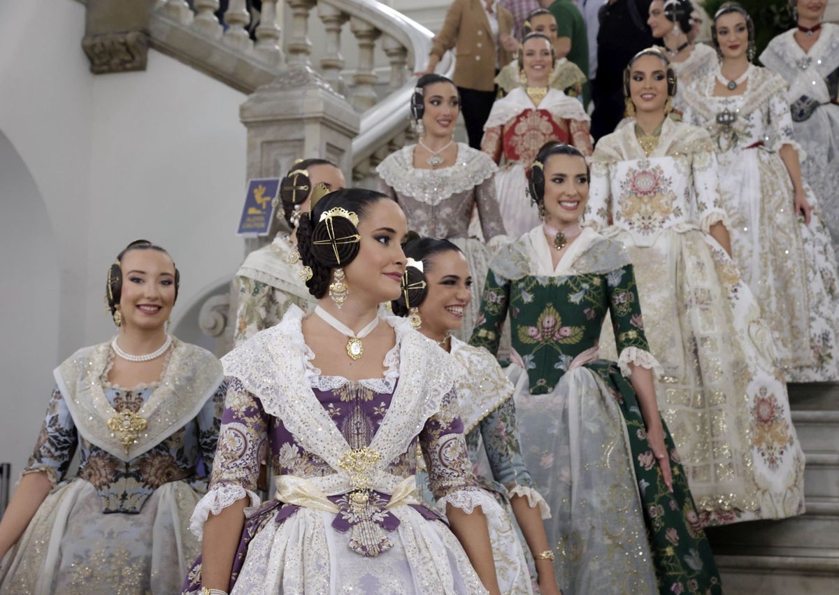 Imagen secundaria 1 - Ensayo del saludo al público, de la entrada en el Hemiciclo y de las escalinatas.