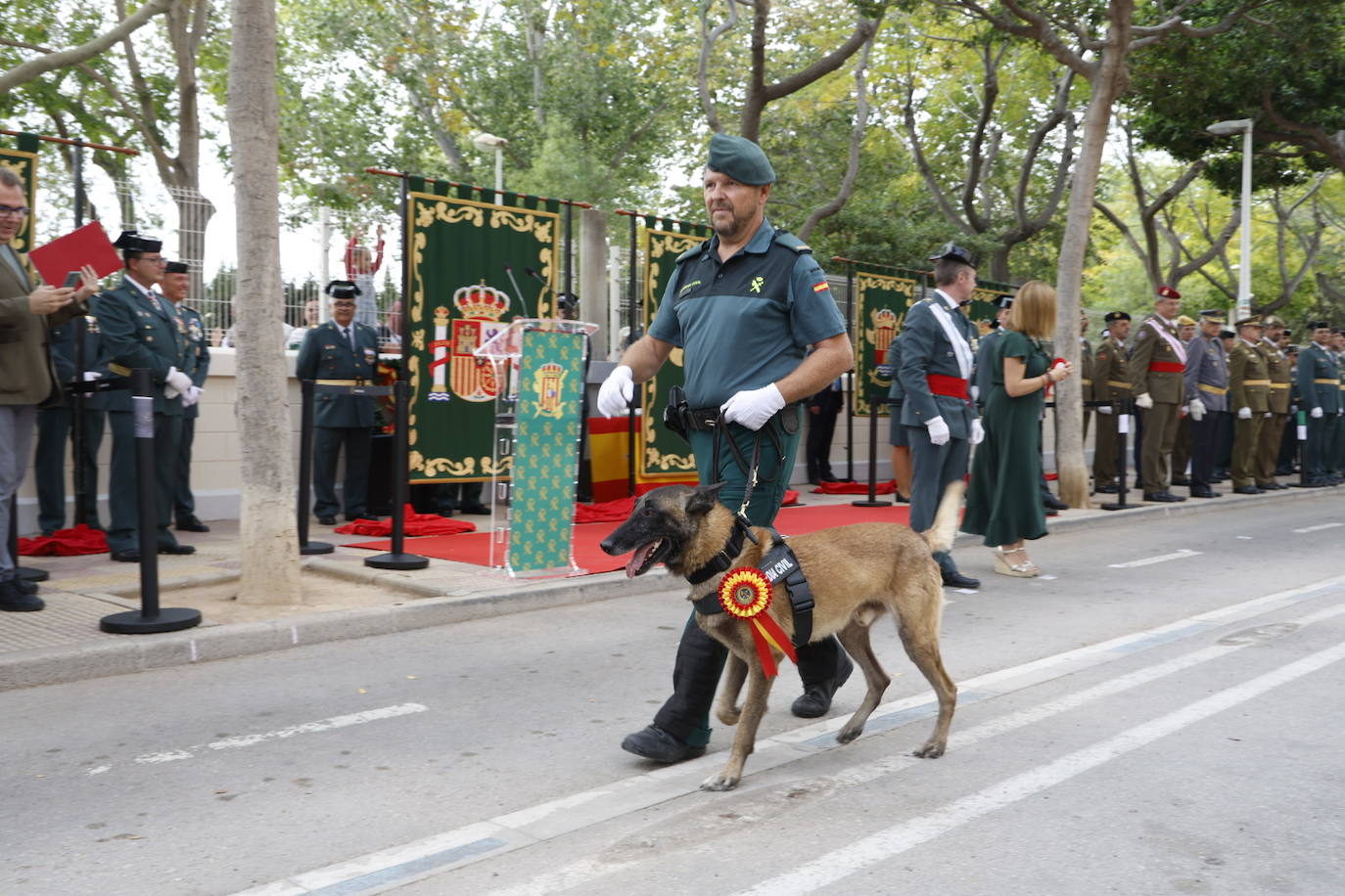 Fotos de la Guardia Civil honrando a su patrona en Cullera