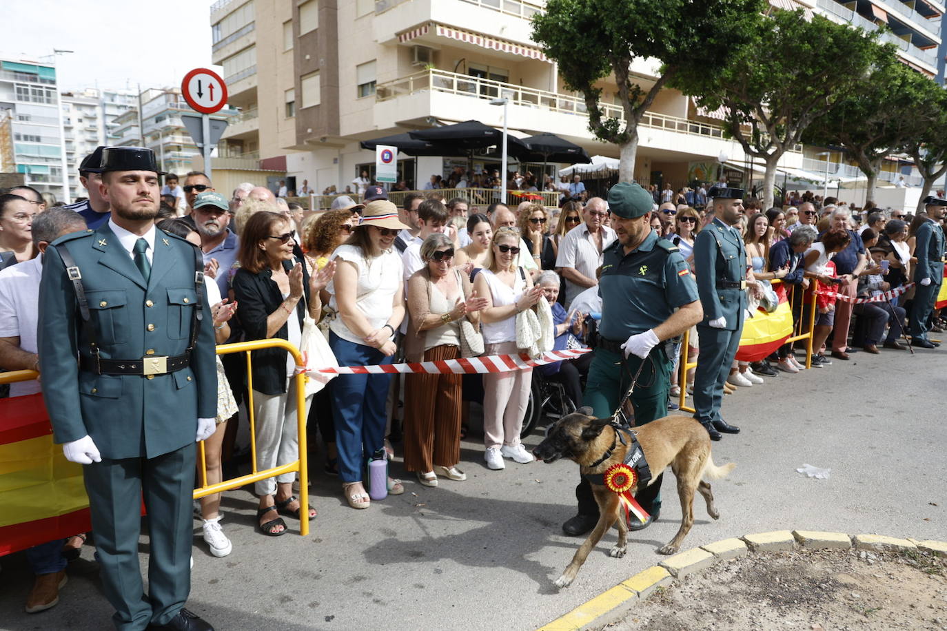 Fotos de la Guardia Civil honrando a su patrona en Cullera