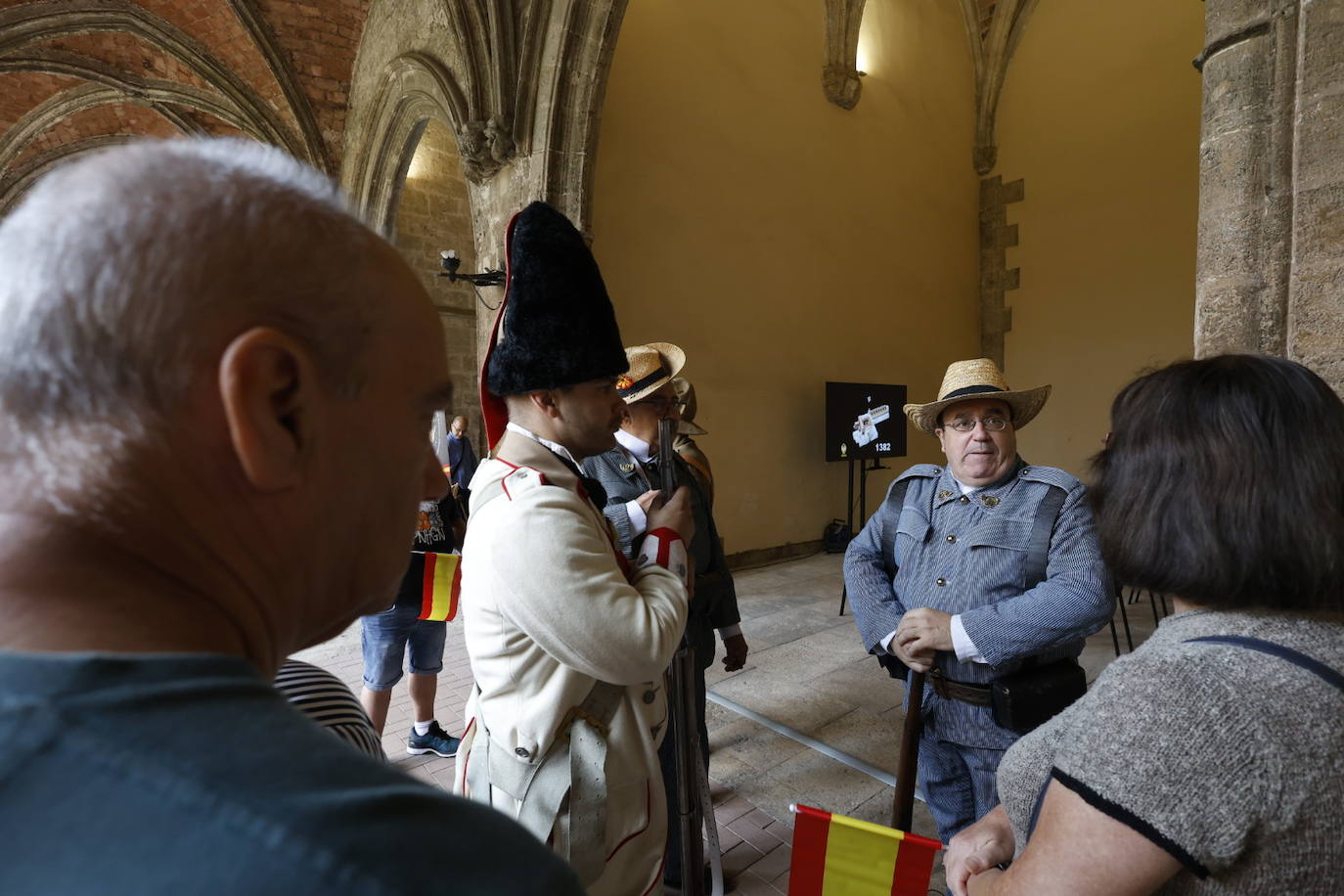 Fotos de la jornada de puertas abiertas en Capitanía General de Valencia con motivo del 12 de octubre