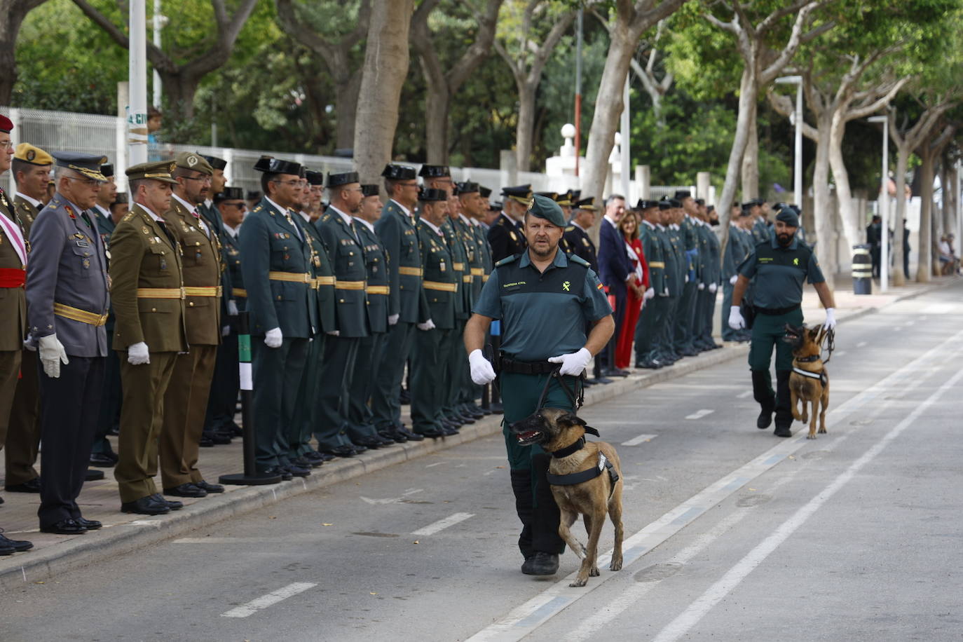 Fotos de la Guardia Civil honrando a su patrona en Cullera