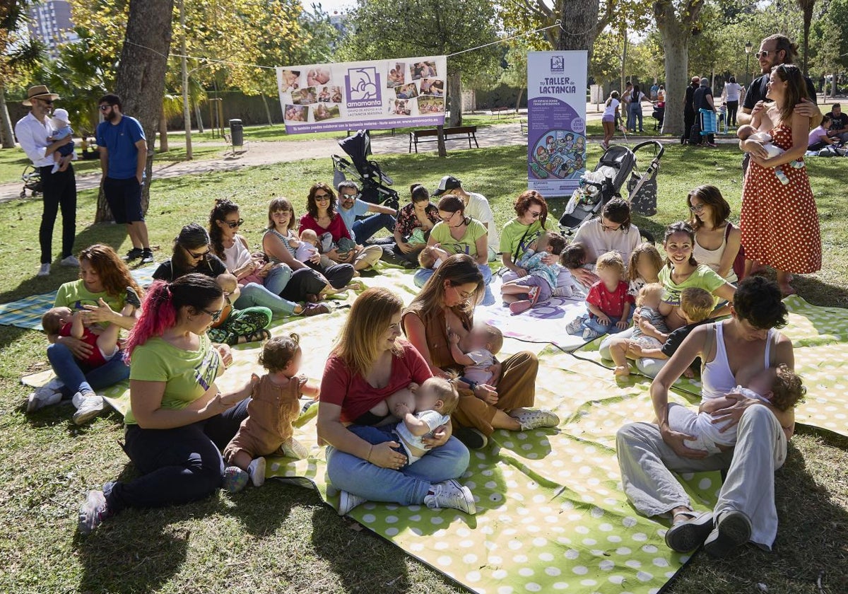 Un momento de la 'tetada' celebrada en Viveros.