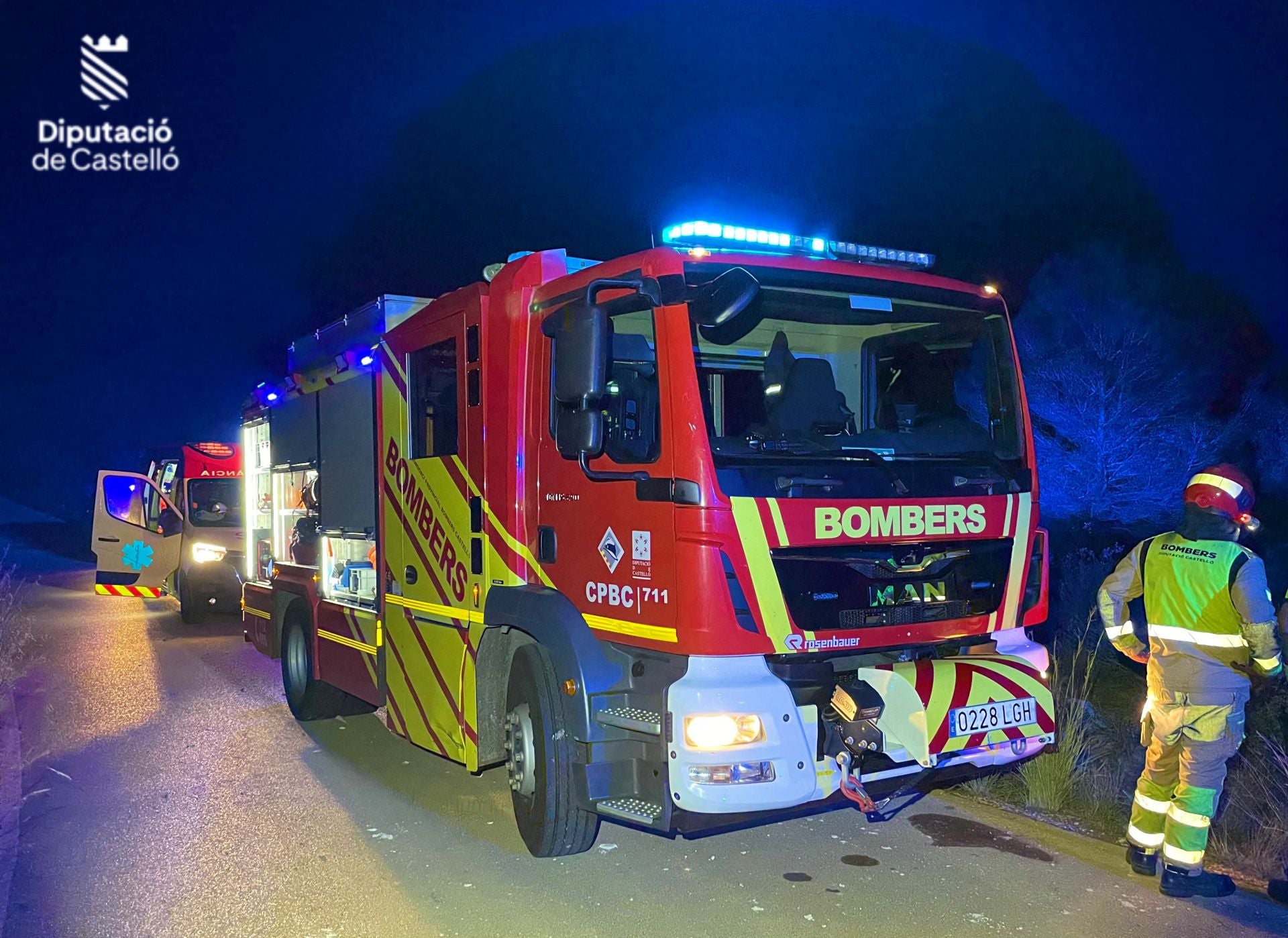 Imagen secundaria 1 - Los bomberos excarcelaron al fallecido.. 