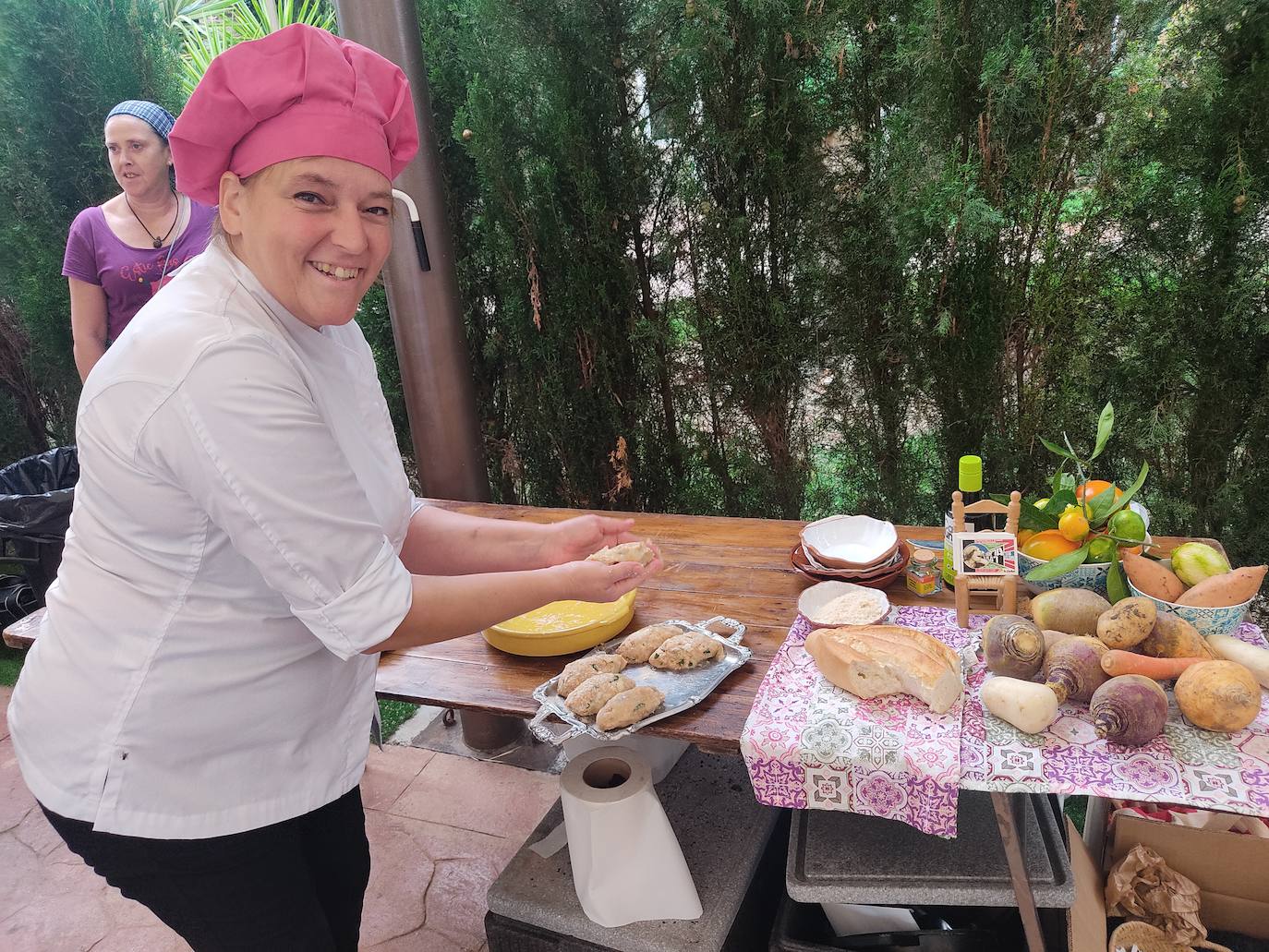 Imagen principal - Un restaurante de Benifaió cocina el mejor Putxero Valencià