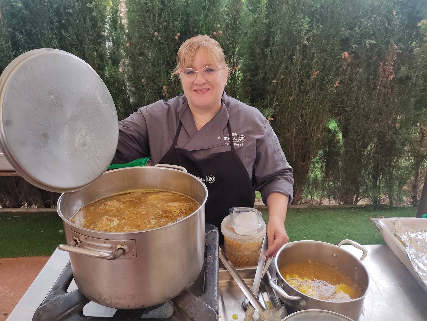 Imagen secundaria 2 - Un restaurante de Benifaió cocina el mejor Putxero Valencià