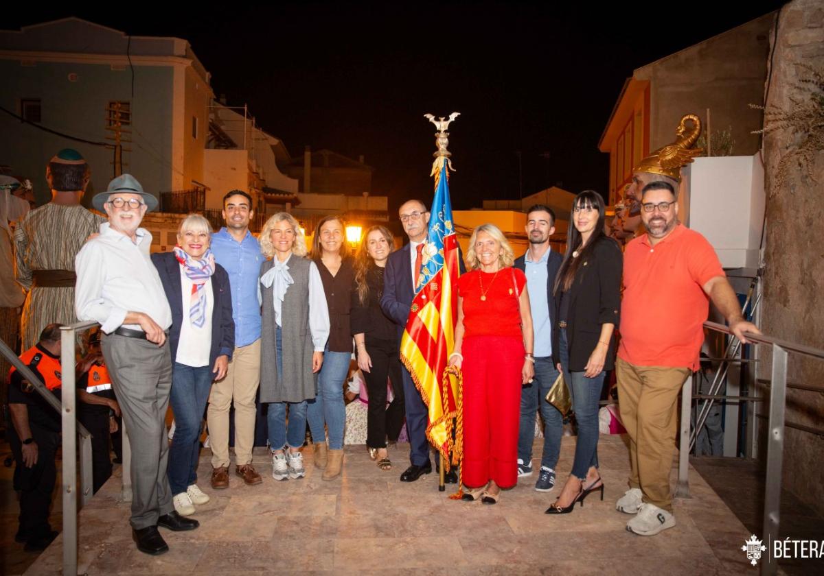 El equipo de Gobierno municipal durante la procesión cívica.