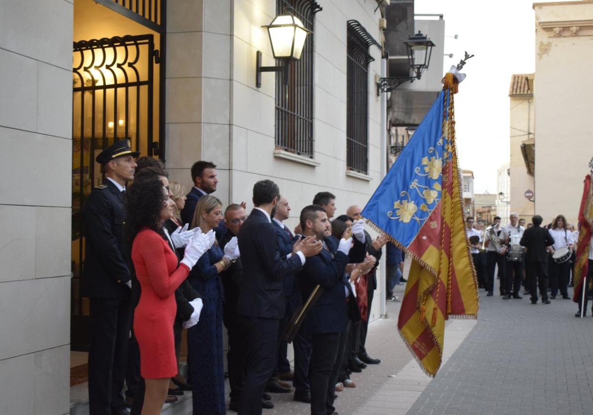 Procesión cívica del 9 d'Octubre en Alcàsser.