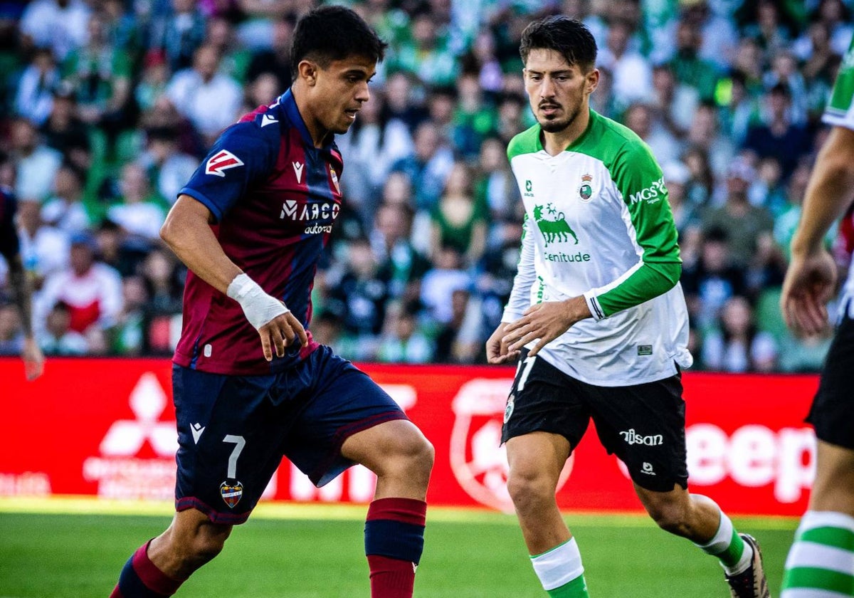 Roger Brugué, ante el Racing.