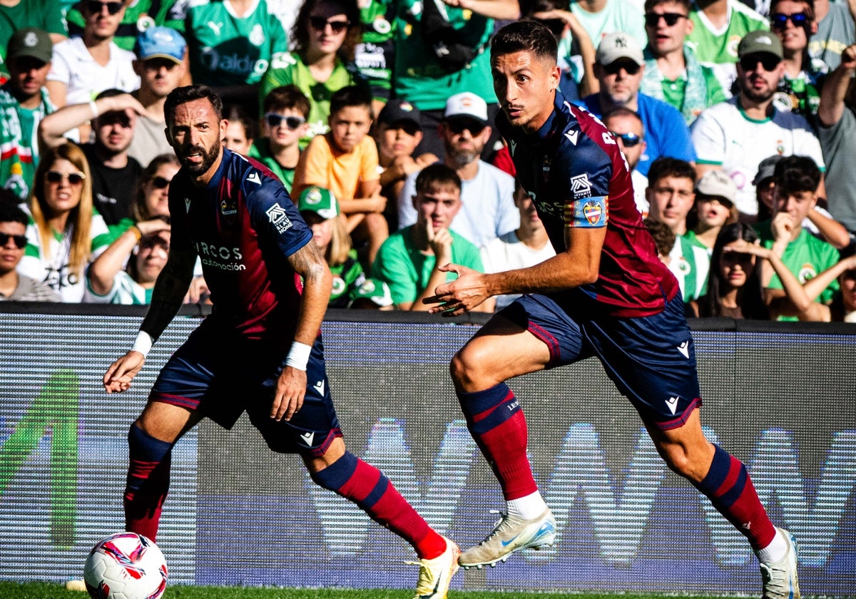 José Luis Morales y Pablo Martínez, ante el Racing.