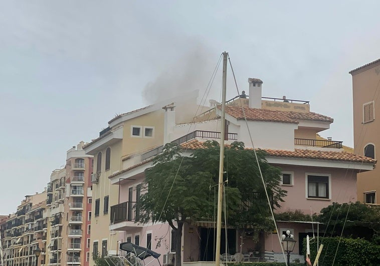 Incendio en una vivienda de Port Sapalaya.