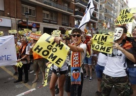 Una de las protestas contra Lim en los aledaños de Mestalla.