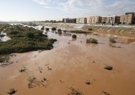 El nuevo cauce del Turia recorre Valencia lleno de agua