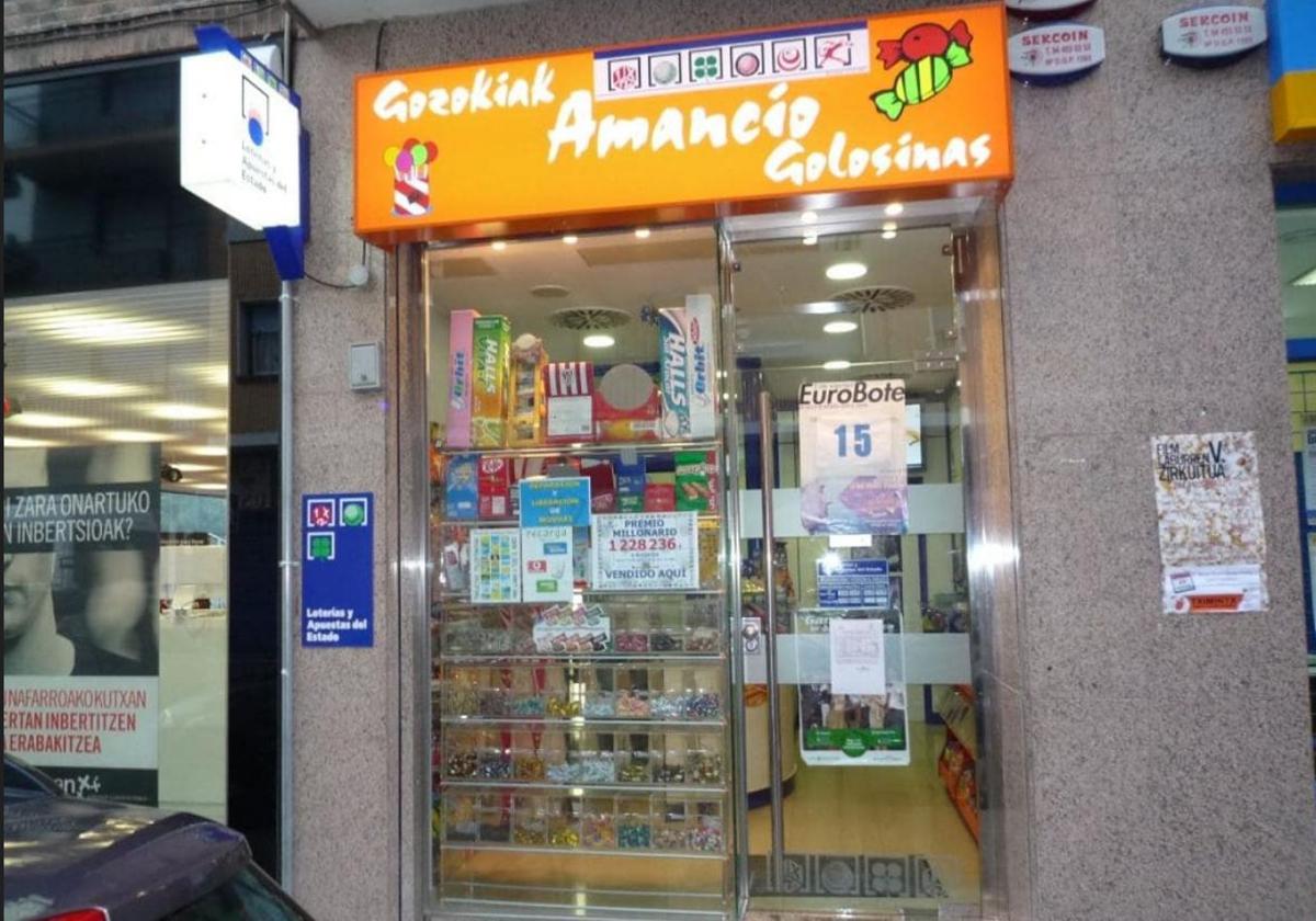 La tienda de golosinas donde se validó el boleto premiado.