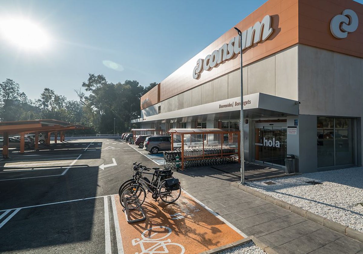 Consum compra nueve supermercados de la firma Kuups para expandir su presencia en el arco mediterráneo