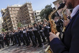 Una banda durante una procesión en Valencia.