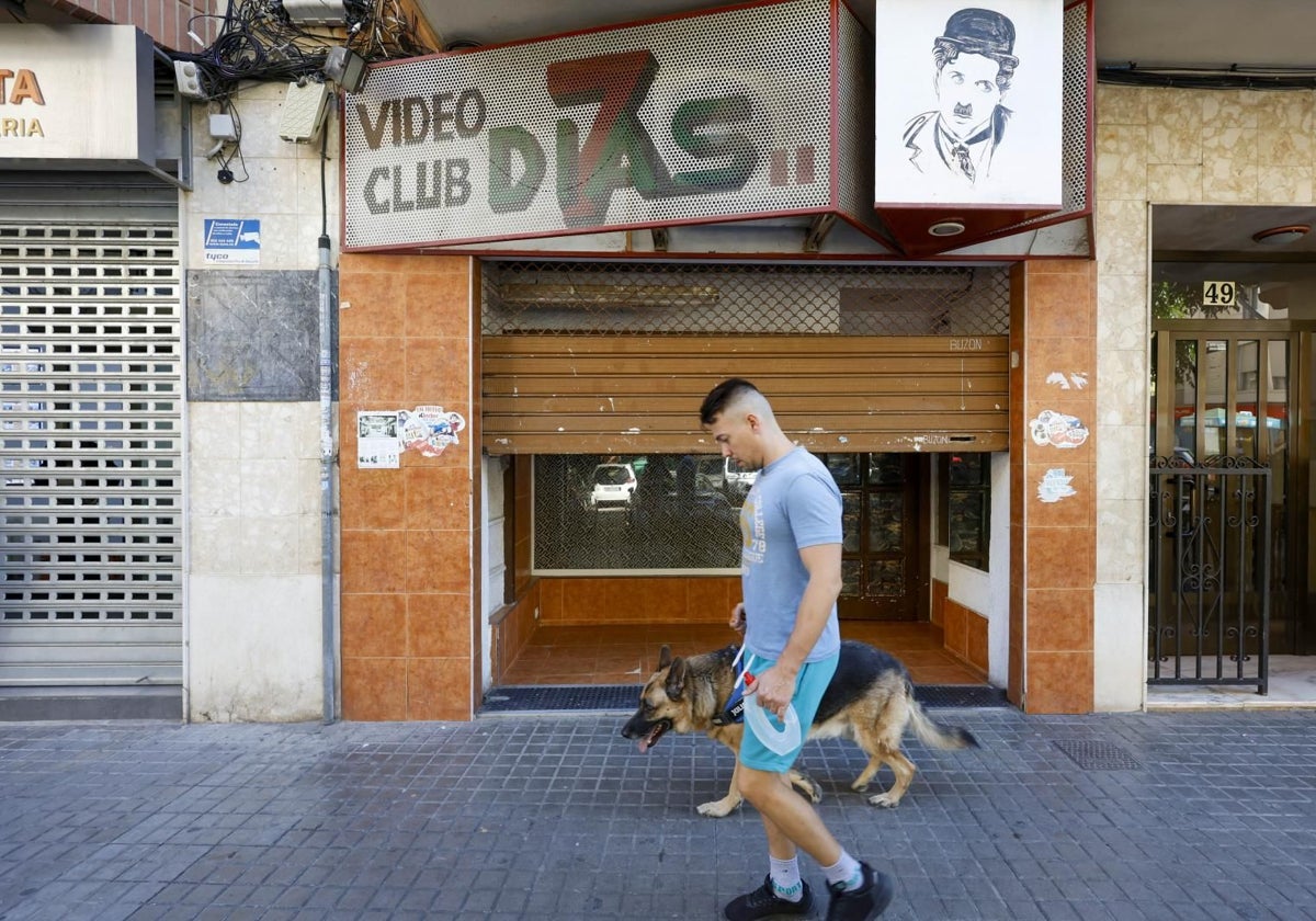 Local comercial utilizado como 'granja humana' en Torrent.