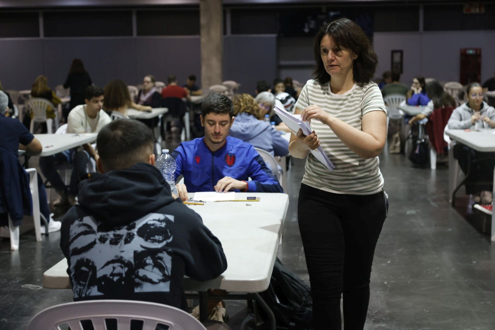 Miles de personas se examinan este sábado de las pruebas de valenciano