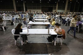 Miles de personas se examinan este sábado de las pruebas de valenciano