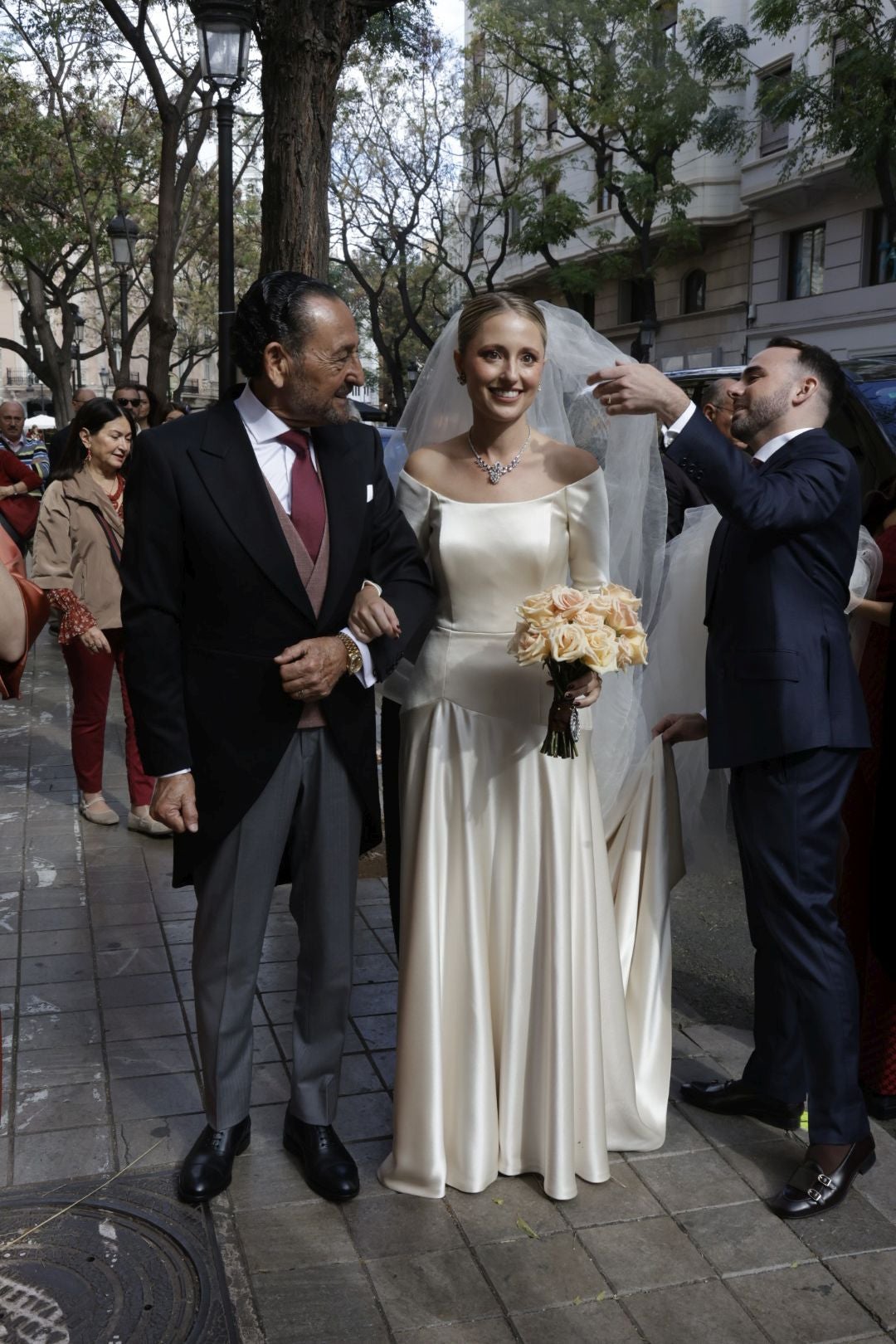 Así ha sido la boda de Carmen Sancho, fallera mayor de Valencia en 2014