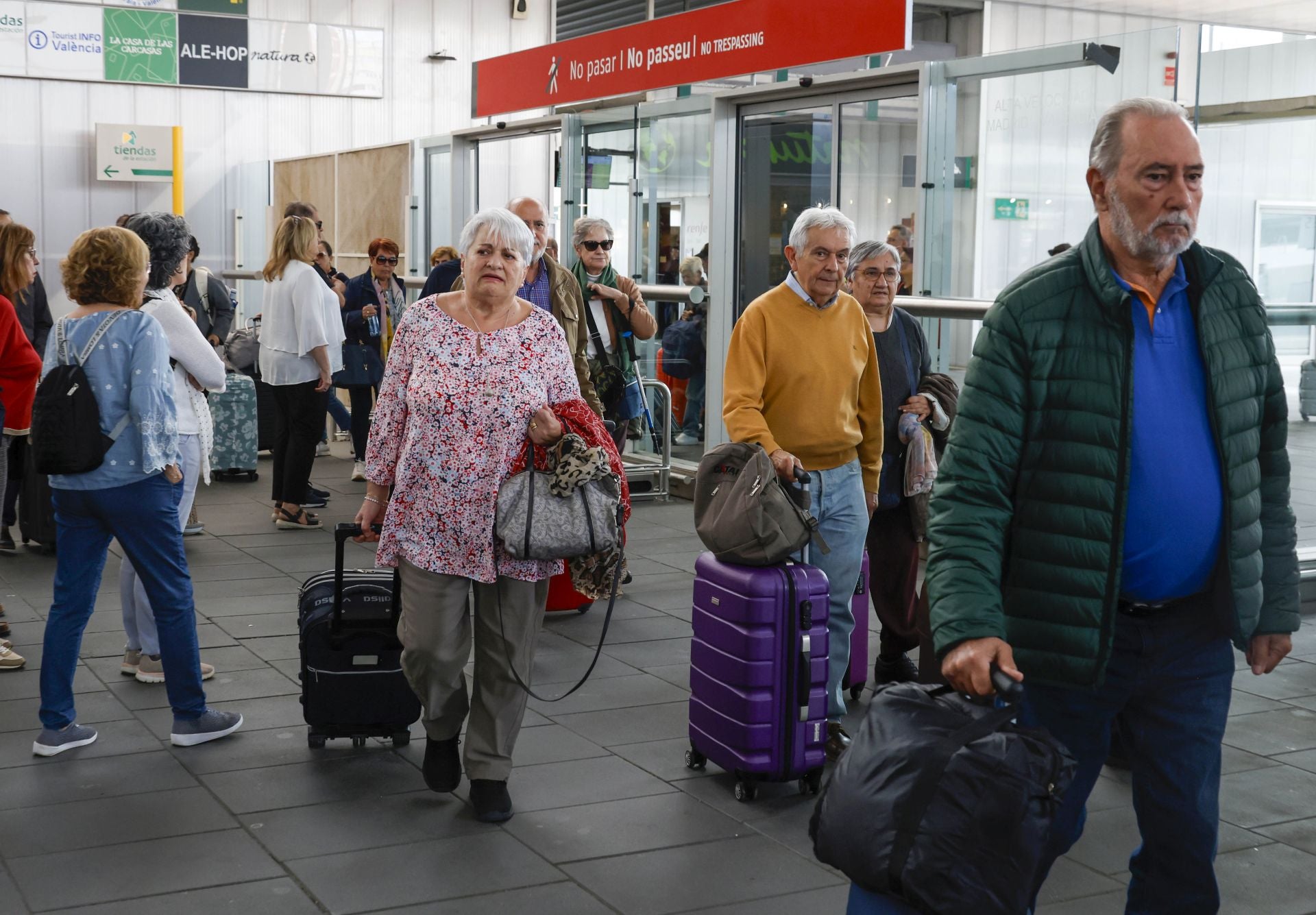 Retrasos y cancelaciones en la estación Joaquín Sorolla de Valencia