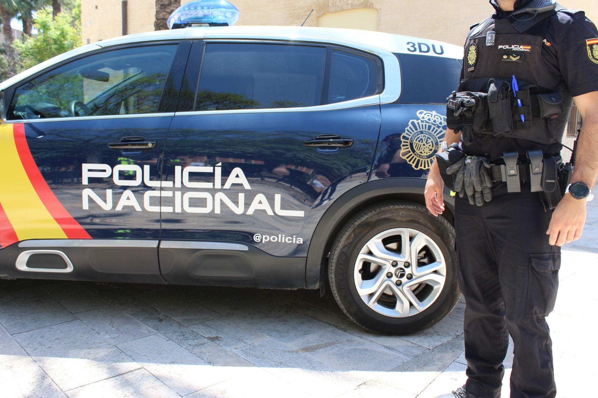 Encierra en casa a su exmujer tras amenazarla con un cuchillo y agredirla sexualmente