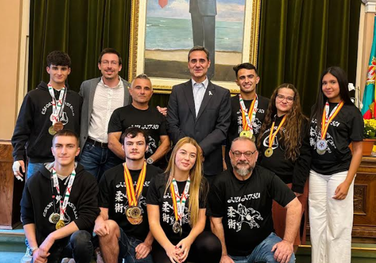 El Ayuntamiento de Castellón recibe a los deportistas del Club Esport Castelló de Jiu-Jitsu