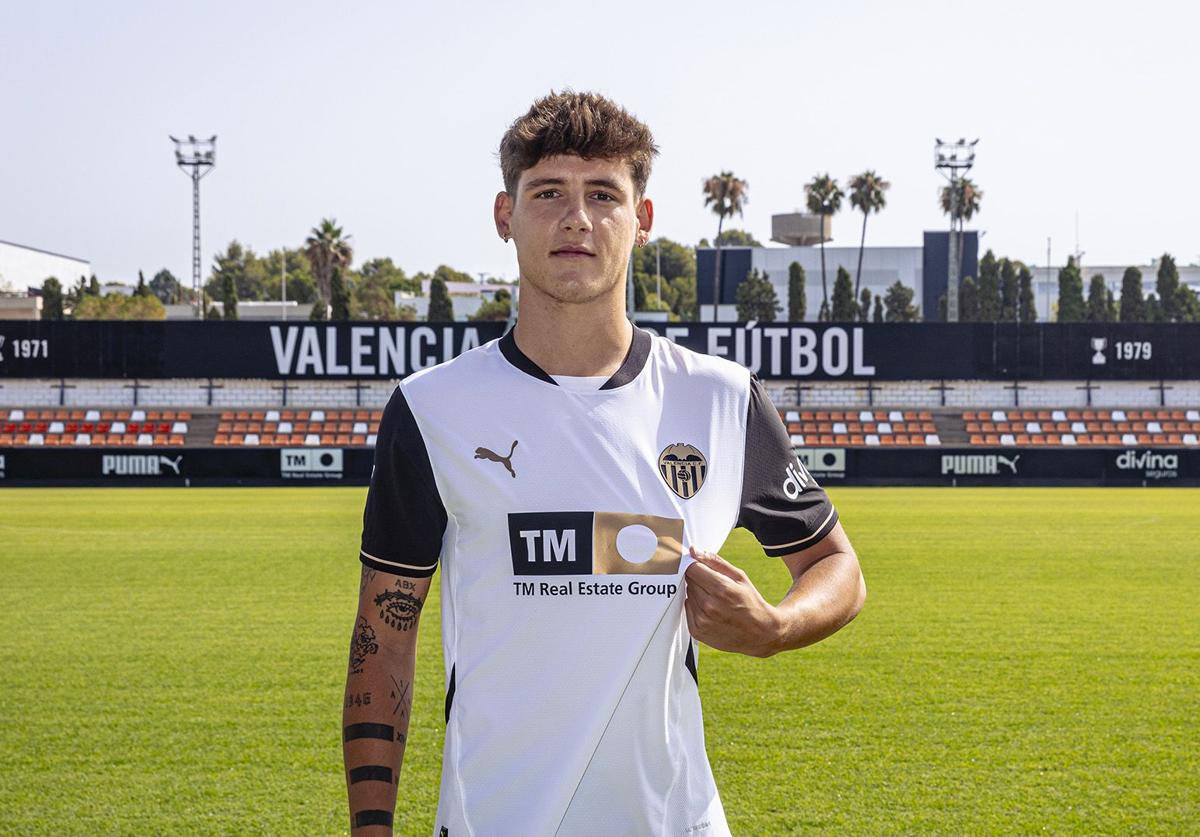 Ro Abajas, con la camiseta del Valencia CF.