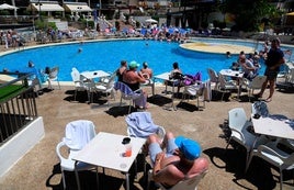 Turistas en Benidorm. Imagen de archivo.