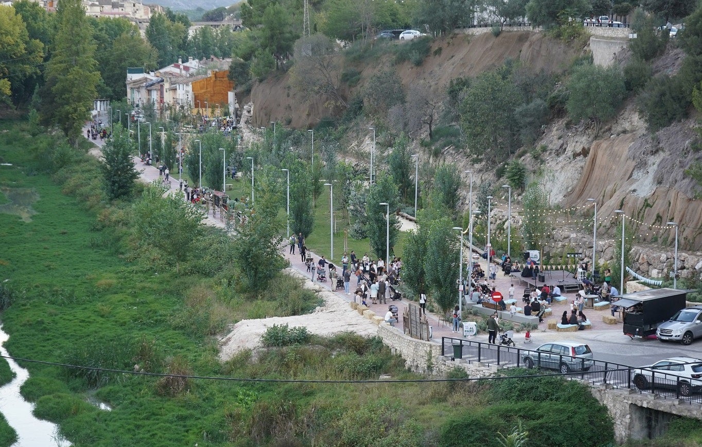 Los vecinos de Ontinyent disfrutan de la transformación de la zona de Cantereria.