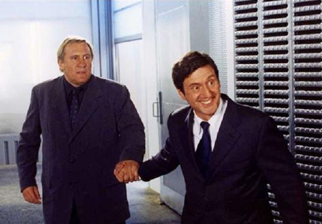 Gérard Depardieu y Daniel Auteuil en la película 'Salir del armario'.