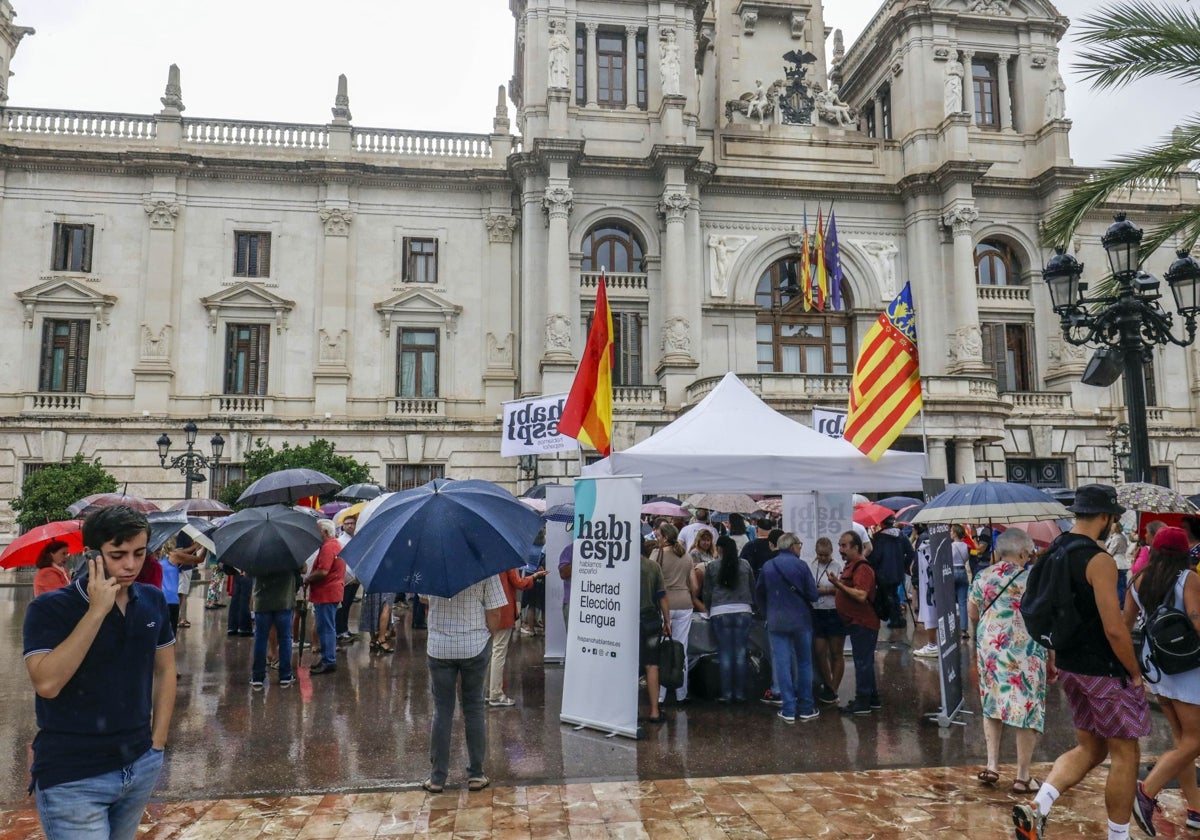 Concentración de Hablamos Español organizada en 2022 en Valencia.