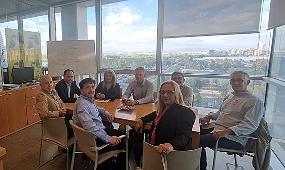 Momento de la reunión entre la alcaldesa y el director general de Calidad y Educación Ambiental.