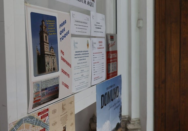 Cartel que da fe de la campaña para la restauración del campanario.