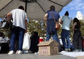 Acampados en la plaza del Ayuntamiento.