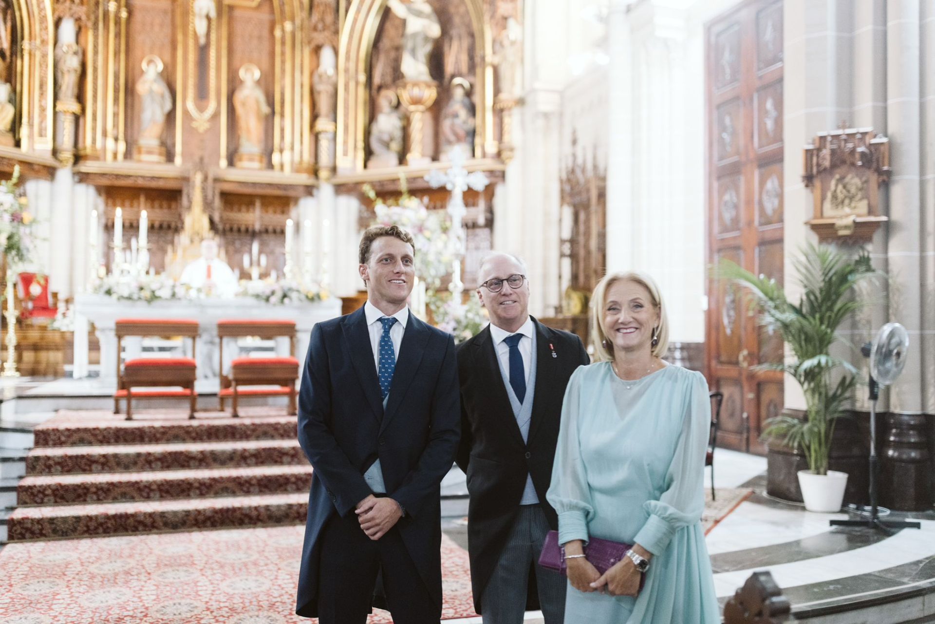 El enlace de Marisa Doñate y Alejandro Cervera se dan el sí quiero en la iglesia de San Juan y San Vicente.