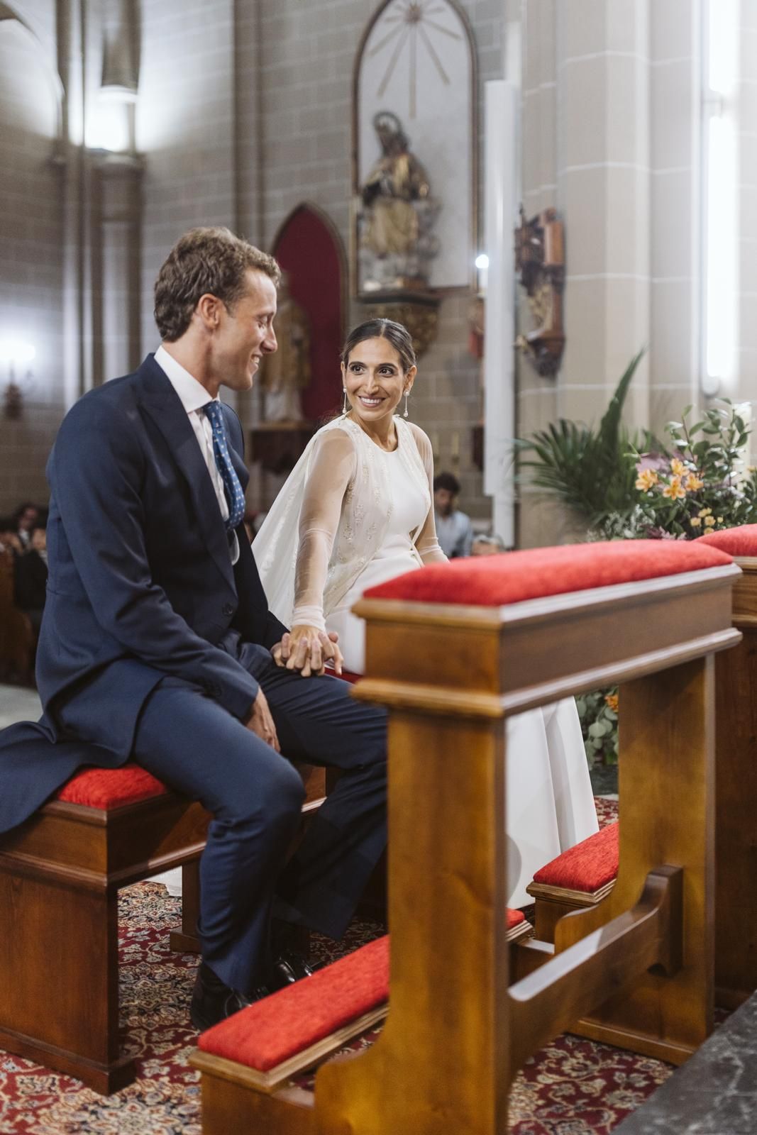 El enlace de Marisa Doñate y Alejandro Cervera se dan el sí quiero en la iglesia de San Juan y San Vicente.