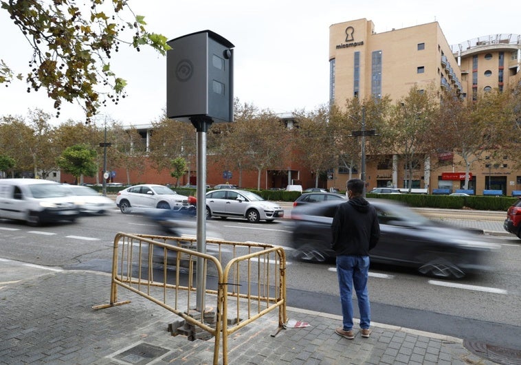 La cabina del rada sorpresa instalada en la avenida Tarongers.