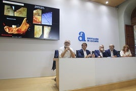 La presentación en Alicante de los hallazgos en la Cova del Randero.