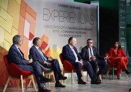 Salvador Navarro, José Vicente Morata, Miguel López y Miriam Fuertes, durante la segunda mesa de la jornada.