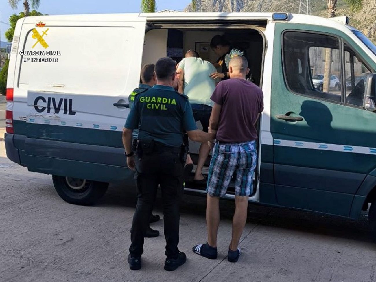 Imagen principal - Desarticulada una banda especializada en robos en casas de la Marina Alta