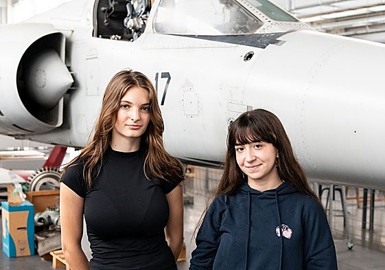 Carmen Serrano y Marina Simón, en las instalaciones de la universidad.