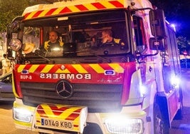 Bomberos desplegados en un reciente incendio ocurrido en Valencia, en una imagen de archivo.