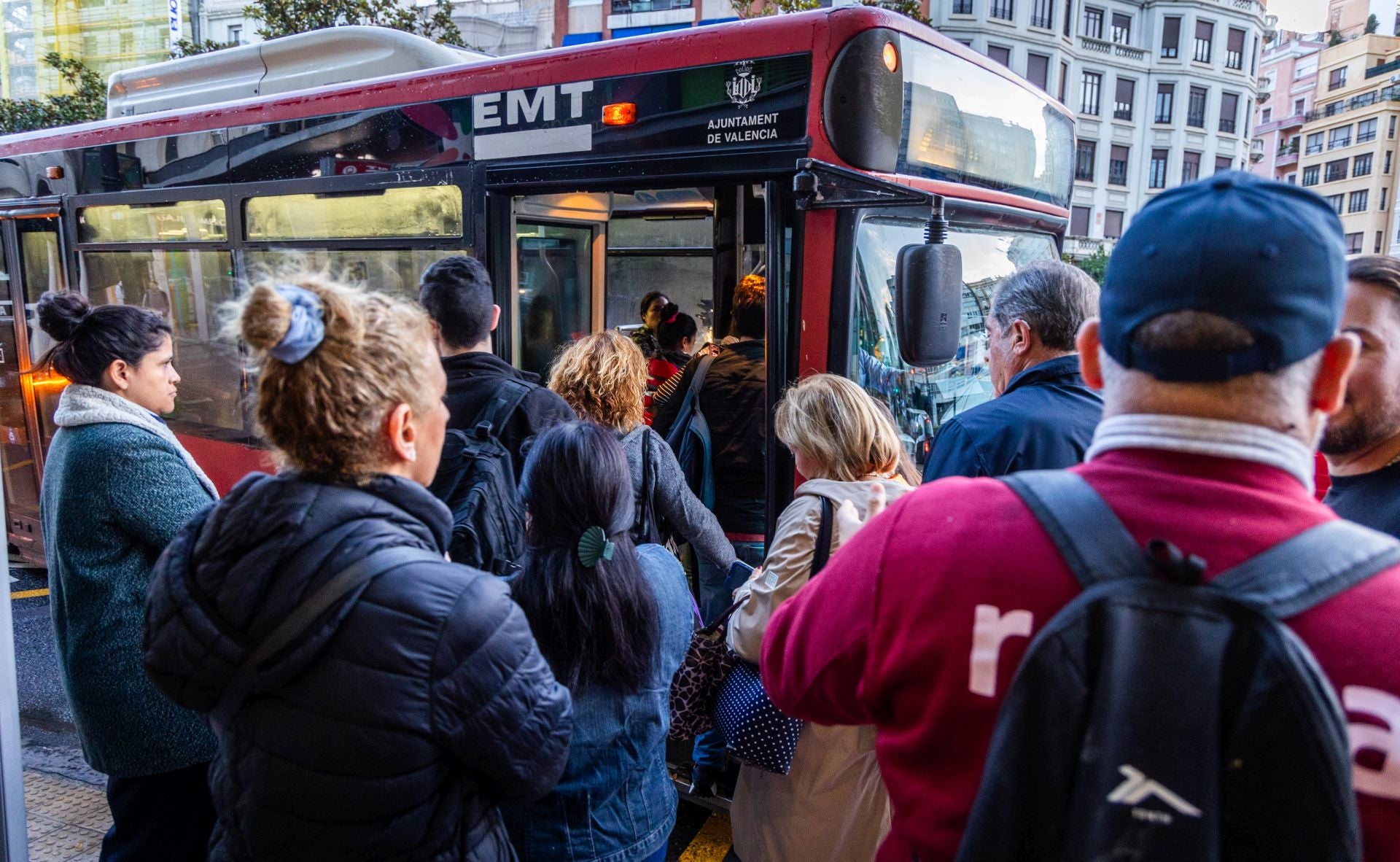 FOTOS | Huelga de conductores de EMT y Metrobús en Valencia