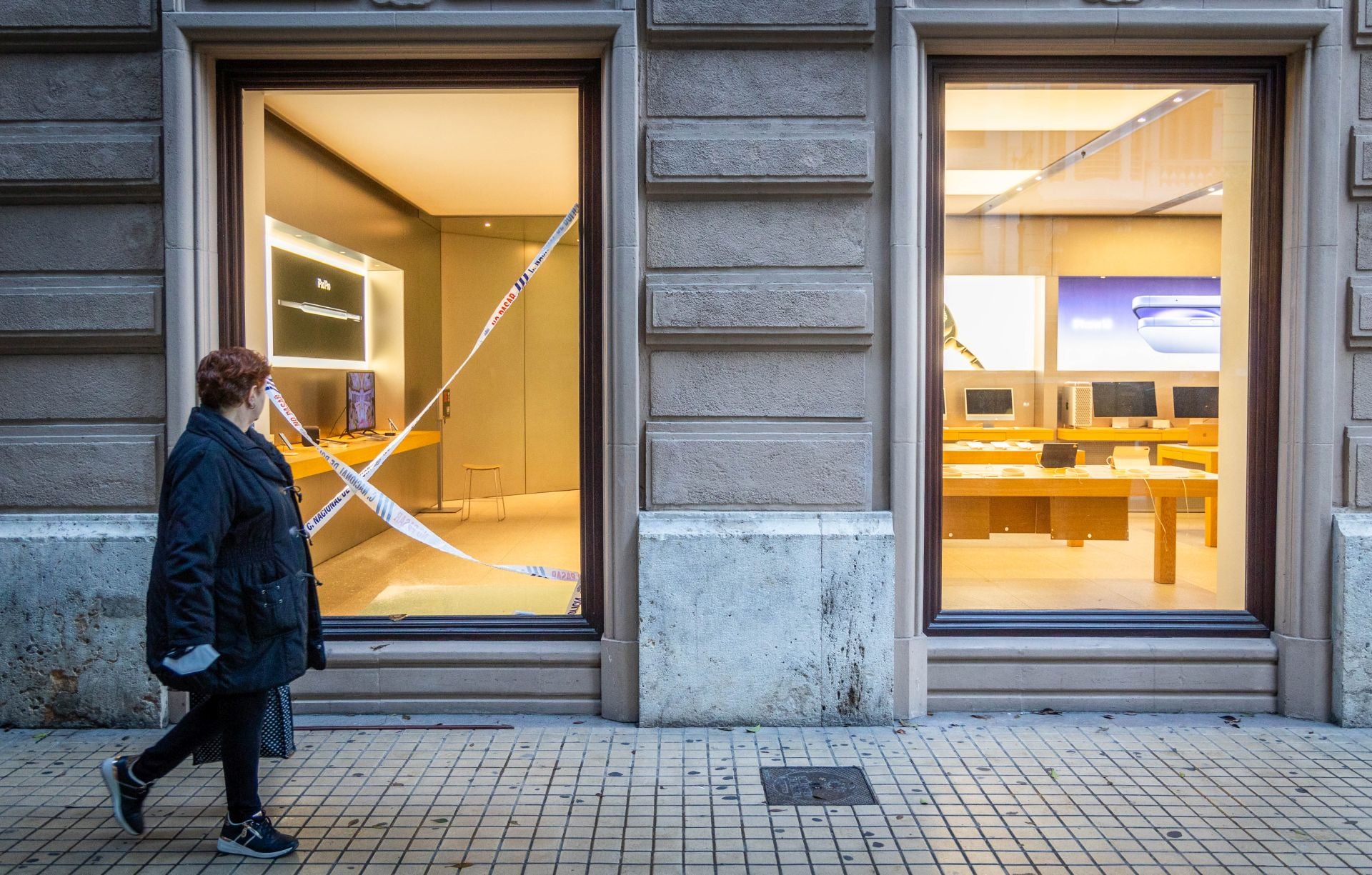 FOTOS | Asaltan la tienda Apple en Valencia