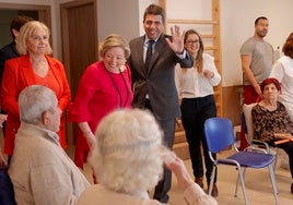 Carlos Mazón, junto a Ana Lluch, este lunes en Meliana.