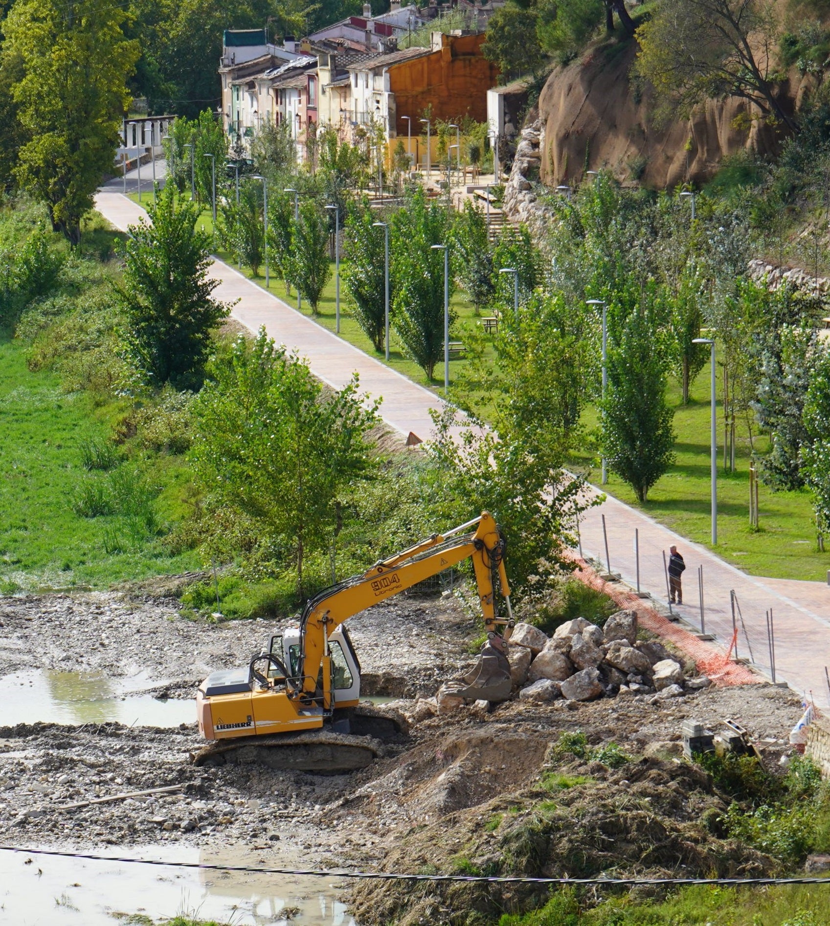 Trabajos de construcción de la pasarela inicaida por CHX.