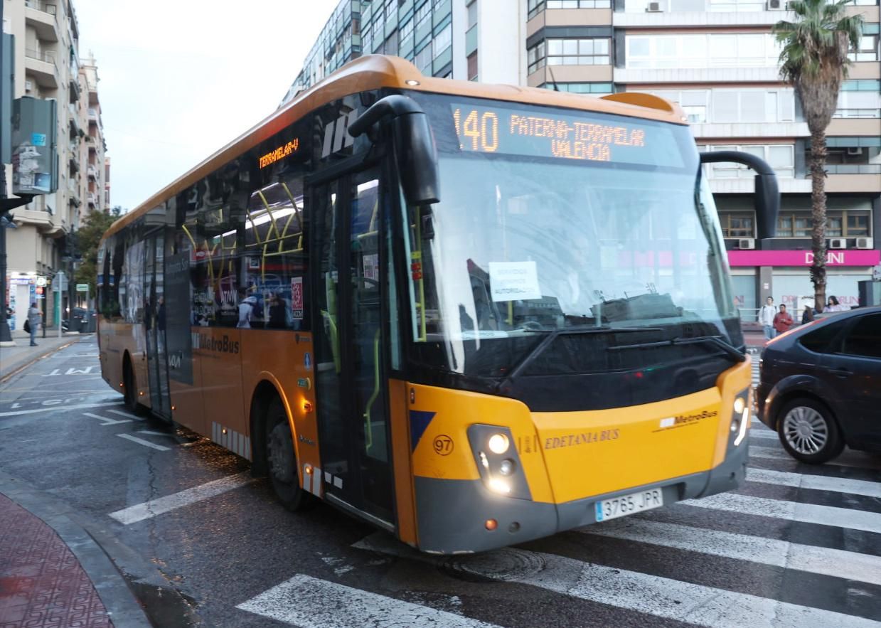 FOTOS | Huelga de conductores de EMT y Metrobús en Valencia