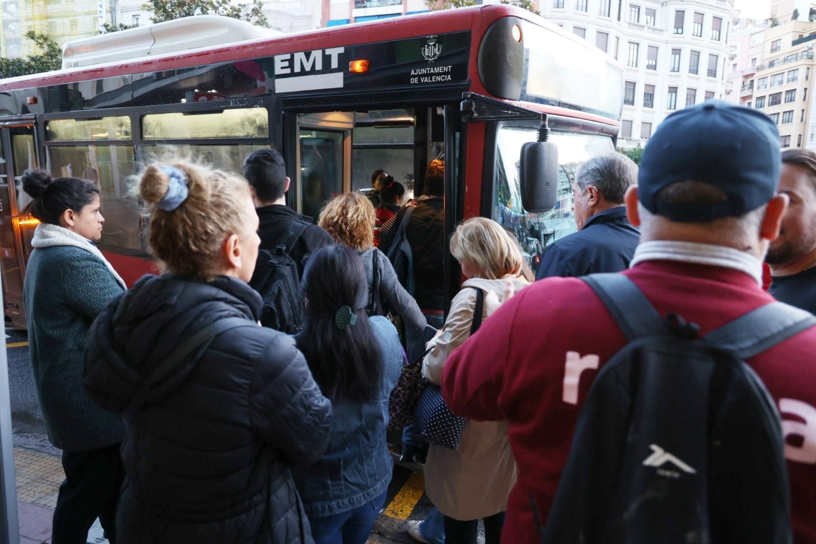 FOTOS | Huelga de conductores de EMT y Metrobús en Valencia