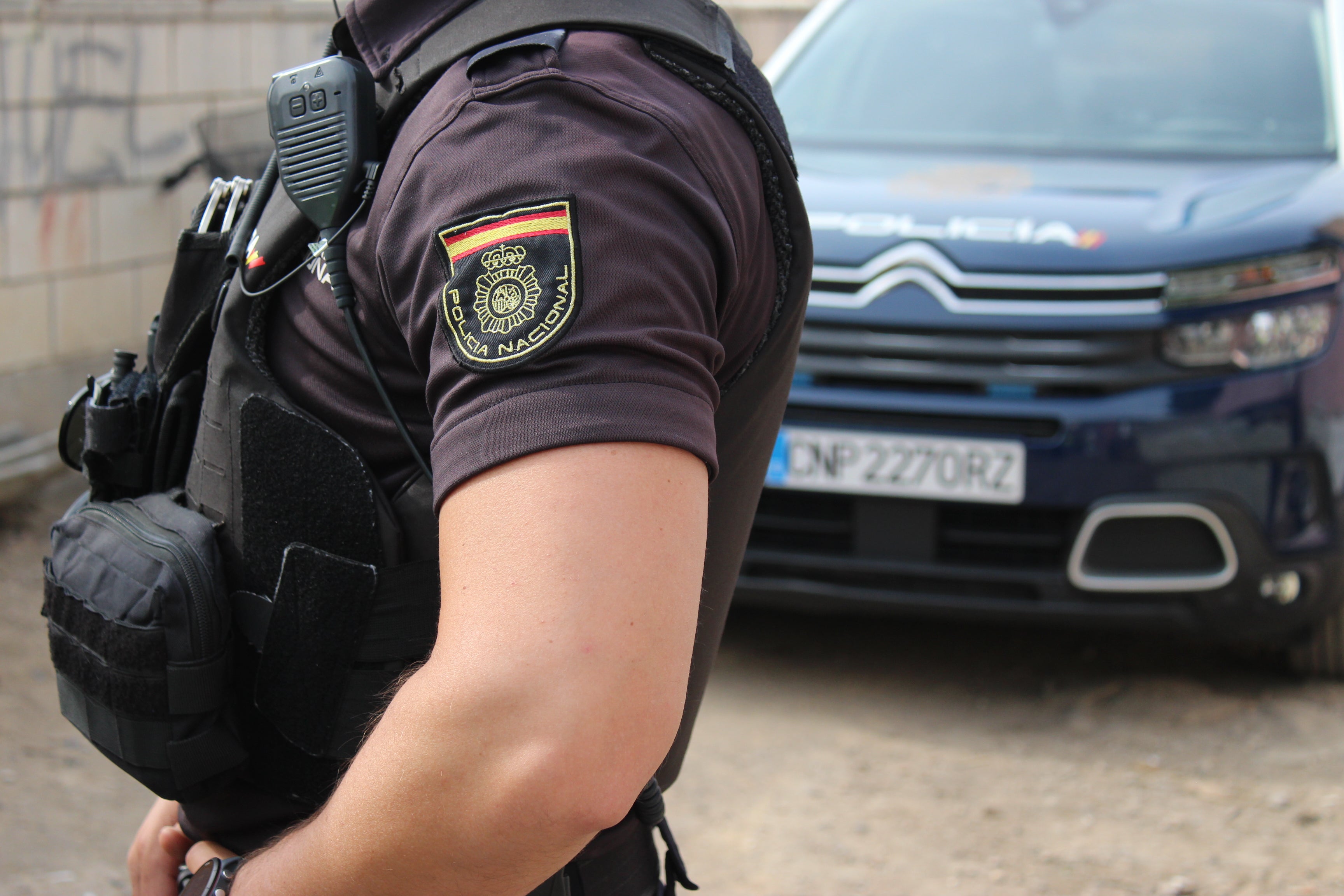 Un policía nacional, durante un operativo.